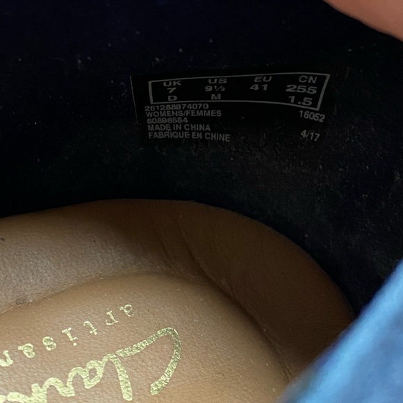 Clarks BLU Suede Artisan Pumps, 9.5 Winter Sale - Picture 2 of 10